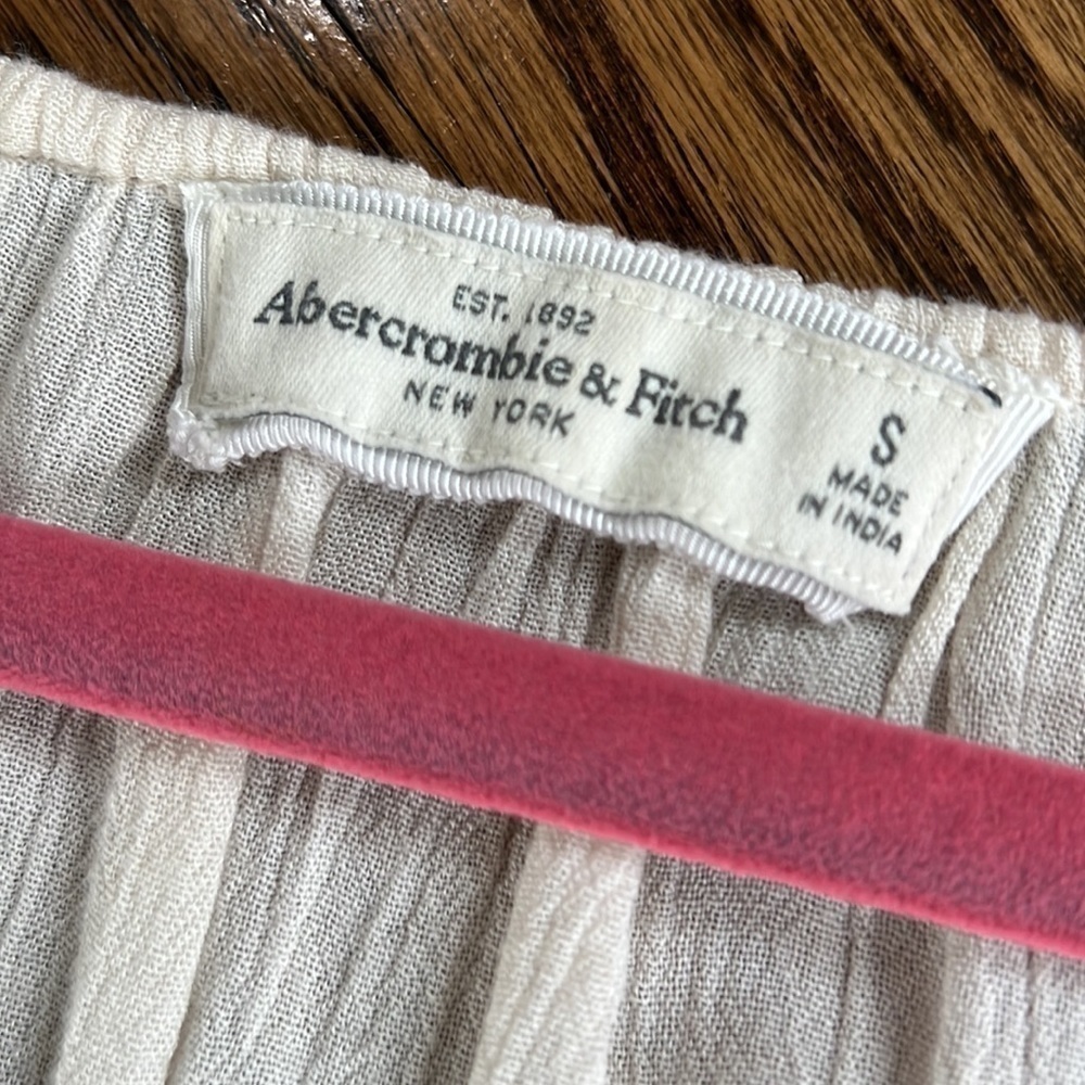 5 Cute Assorted tops - Picture 3 of 8